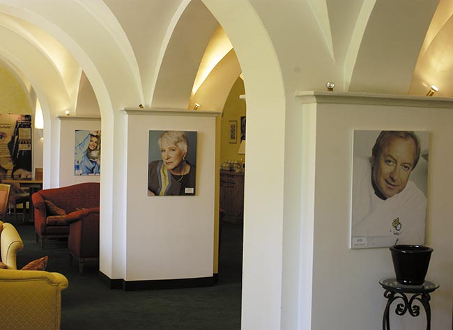 Business-Profile-Ausstellung in frequentierten Locations, wie z.B. in Golfclubs, Hotels u.ä.